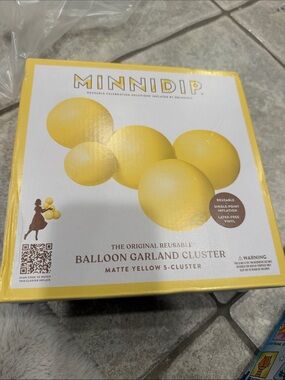 Matte Yellow Balloon Garland Cluster Minnidip